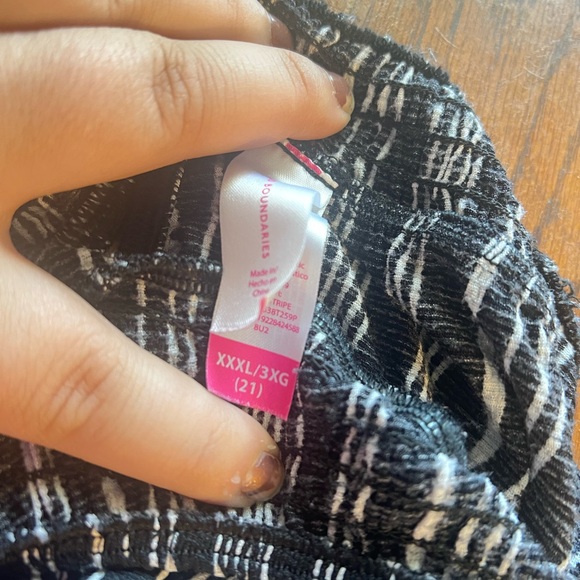 Black and White Striped Women's Top - Picture 6 of 7